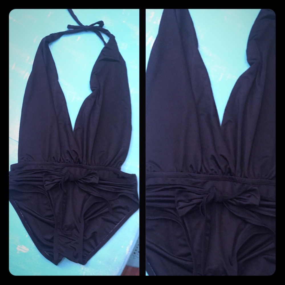 💟 Black one piece, open back swim suit
